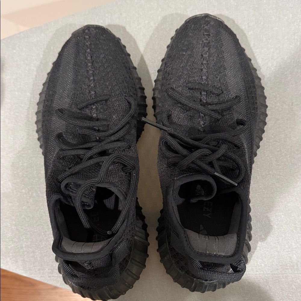 Yeezy Boost 350 V2 in Charcoal Black